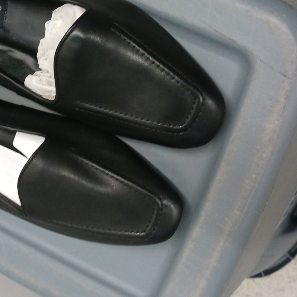 SHOES - Picture 2 of 6